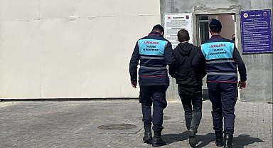 Aranan şahıs jandarmadan kaçamadı