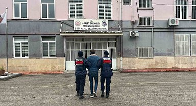 Aranan şahıs jandarmanın yol uygulamasında yakalandı