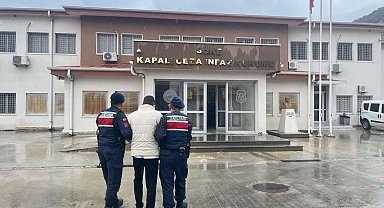 Aranan şahıslar jandarmadan kaçamadı