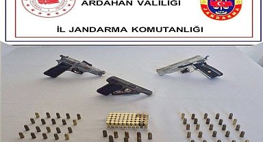 Ardahan'da 3 ruhsatsız tabanca ve 109 fişek ele geçirildi