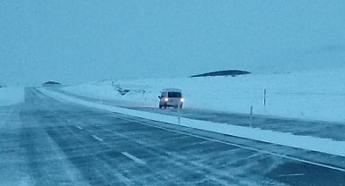 Ardahan'ın yüksek kesimlerinde kar yağışı ve tipi