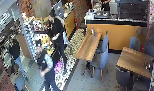 Arnavutköy'de depreme restoranda yakalananlar panikle dışarı çıktı: O anlar kamerada