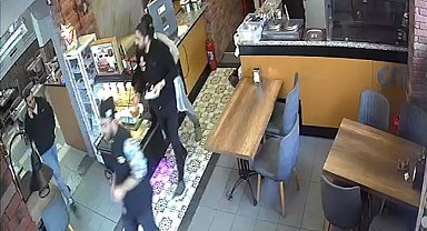 Arnavutköy'de depreme restoranda yakalananlar panikle dışarı çıktı: O anlar kamerada