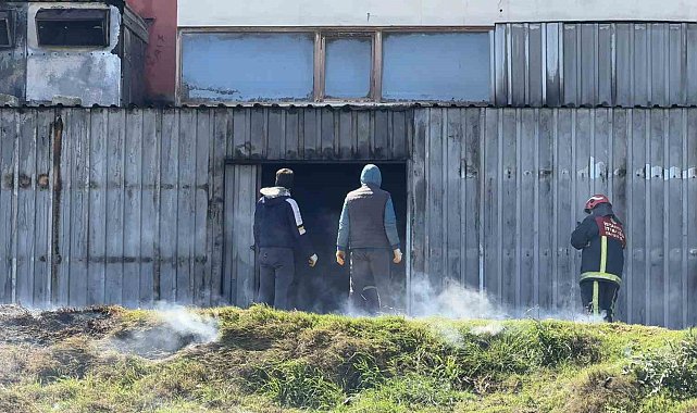 Arnavutköy'de fabrika deposunda korkutan yangın