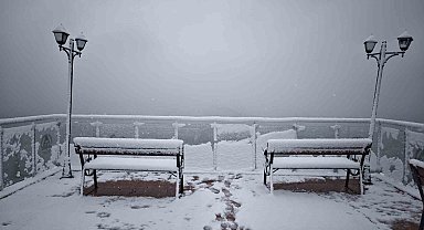Artvin'de sabah saatlerinde kar sürprizi