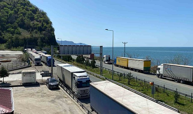 Artvin'de tırcılar bayramı sırada geçirdi