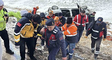 Aşırı hız kazaya neden oldu, 3 kişi yaralandı