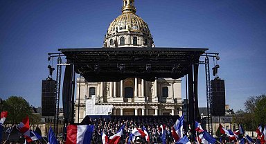 Aşırı sağcı Fransız siyasetçi Le Pen: "Martin Luther King'i örnek alacağız, mücadelemiz barışçıl ve demokratik olacak"