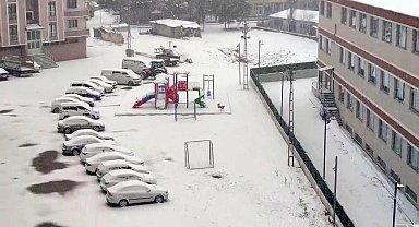 Aşkale'de kar yağış etkili oldu