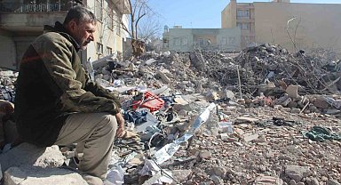 Asrın felaketinde kaybettiği eşi ve oğlunun ne ölüsüne nede dirisine ulaşamadı