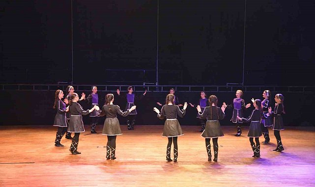 Atakum Belediyesi 23 Nisan coşkusunu kentin dört bir yanına taşıdı