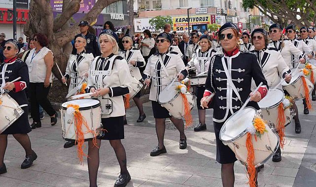 Atakum Cumhuriyet Kadınları Bandosu 'Portakal Çiçeği Karnavalı'nda