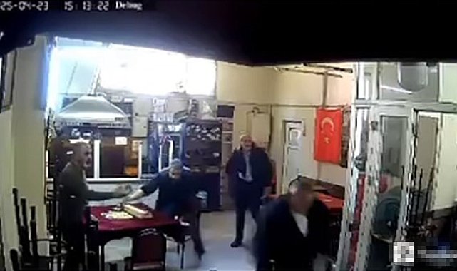 Ataşehir'de kıraathanede deprem paniği kamerada: 'Kaçma, dur'