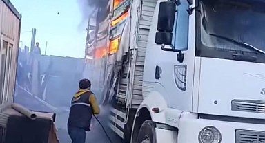 Ataşehir'de park halindeki kamyonun kasası alev alev yandı