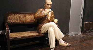 Atatürk heykeli depoya kaldırıldı