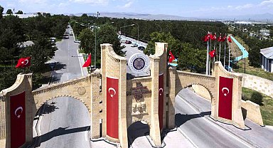 Atatürk Üniversitesi öğrencileri, TÜBİTAK programlarında büyük başarı gösterdi