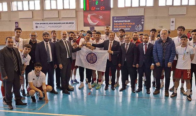 Atatürk Üniversitesi salon futbolunda birincilik ve ikincilik elde etti