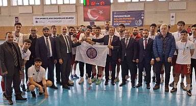 Atatürk Üniversitesi salon futbolunda birincilik ve ikincilik elde etti
