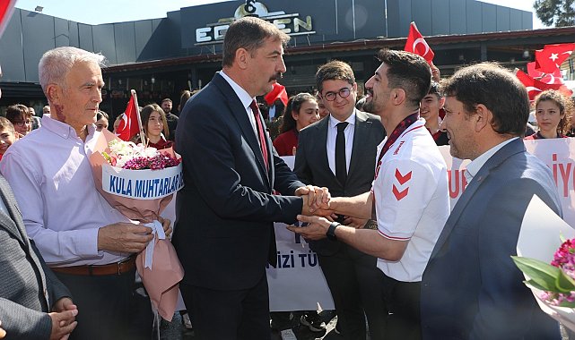 Avrupa Şampiyonu Kerem Kamal'a Kula'da coşkulu karşılama