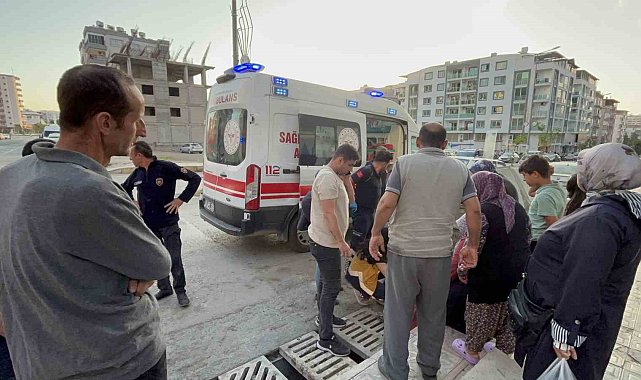 Ayağı mazgala sıkışan kadın zor anlar yaşadı