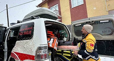 Ayağından yaralanan kadının yardımına paletli ambulans ile yetiştiler
