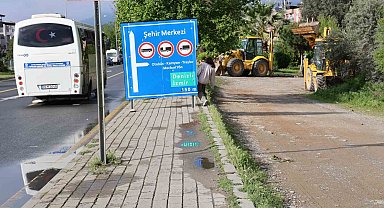 Aydın'da yayaları çileden çıkaran trafik levhası