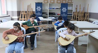 Aydınlı çocuklar, Türk halk müziğinin eşsiz notalarını öğreniyor