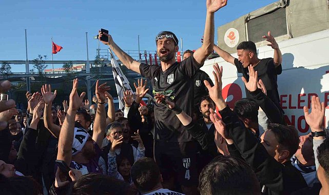 Aydınsporlular meydana indi, şampiyonluğu kutladı