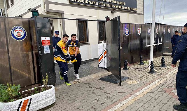 Ayvacık'ta kaçak göçmenleri taşıyan bot battı: 5 kişi öldü, 25'i sağ kurtarıldı