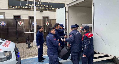 Ayvacık'ta kaçak göçmenleri taşıyan bot battı...5 kişi hayatını kaybetti