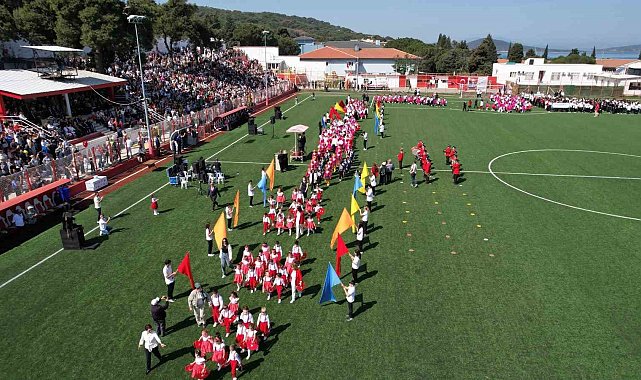 Ayvalık'ta 23 Nisan Ulusal Egemenlik ve Çocuk Bayramı coşkuyla kutlandı