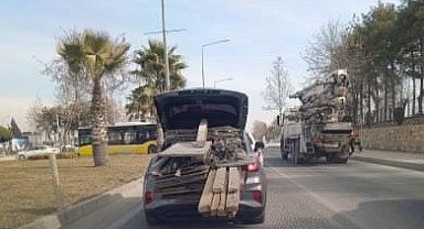 Bagaja yüklediği tahtalarla trafiği tehlikeye attı