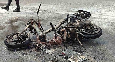 Bahçelievler'de motosiklet alev alev yandı