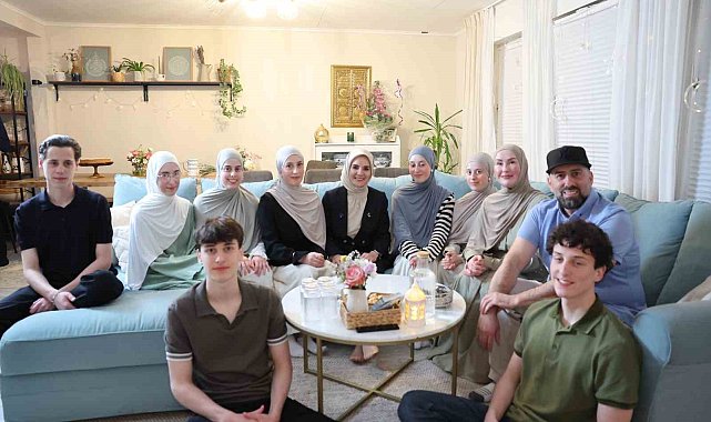 Bakan Göktaş, Almanya'da "Berlinli Altızlar"ın evine konuk oldu