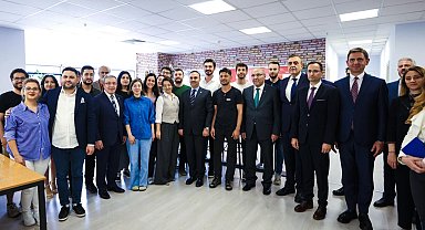 Bakan Kacır, DEÜ'lü girişimcilerle bir araya geldi