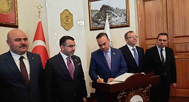 Bakan Kacır, Kars Valiliği'ni ziyaret etti