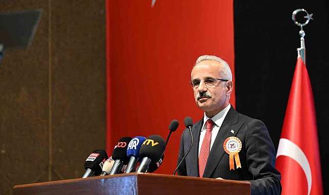 Bakan Uraloğlu: "Büyük bir depremde İstanbul, Kocaeli ve Sakarya'ya her türlü ulaşım Kuzey Marmara Otoyolu'ndan aksamadan yapılabilecek"