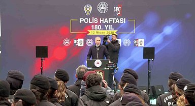 Bakan Yerlikaya çevik kuvvet polislerine hitap etti: "Polis arkadaşlarınızın yaralanmasına, tüm sinsi oyunlara rağmen hukuktan ayrılmadınız"