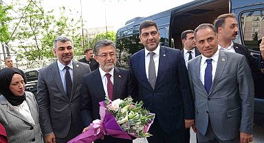 Bakan Yumaklı, Mardin'de çeşitli ziyaretlerde bulundu