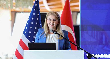 Bakırköy Belediye Başkanı Ovalıoğlu Kadın ve Gençlik Zirvesinde konuştu: "İstanbul'un yerel deneyimi, dünya için model olabilir"