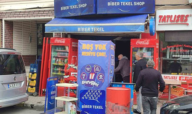 Bakırköy'de tekel bayiye gelen hırsız bir şişe içkiyi çalıp kaçtı