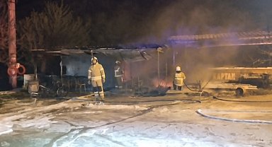 Balık evi alevlere teslim oldu