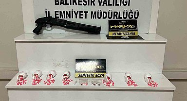 Balıkesir'de 833 adet sentetik ecza hap ele geçirildi