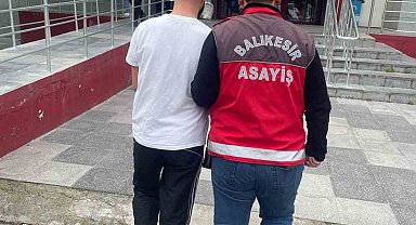 Balıkesir'de hırsızlık suçundan aranan şahıs kaçtı, kovalamaca sonucu yakalandı