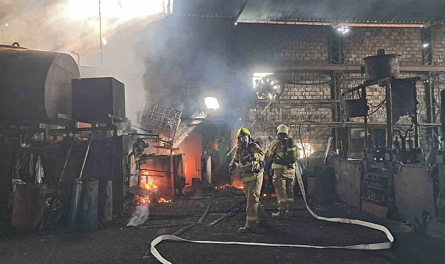 Balıkesir'de işyerinde çıkan yangını yakıt depolarına sıçramadan önlendi