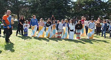 Balıkesir'de köyde bahar şenliği yapıldı
