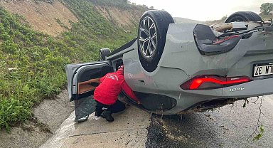Balıkesir'de otobanda araç takla attı: 4 kişi yaralandı