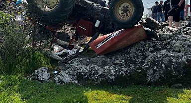 Balıkesir'de traktör ters döndü: 4 yaralı