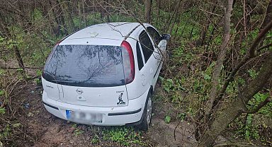 Bandırma'da kaza...Tabelaya çarptı, uçuruma yuvarlandı