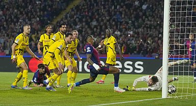 Barcelona yarı final kapısını araladı